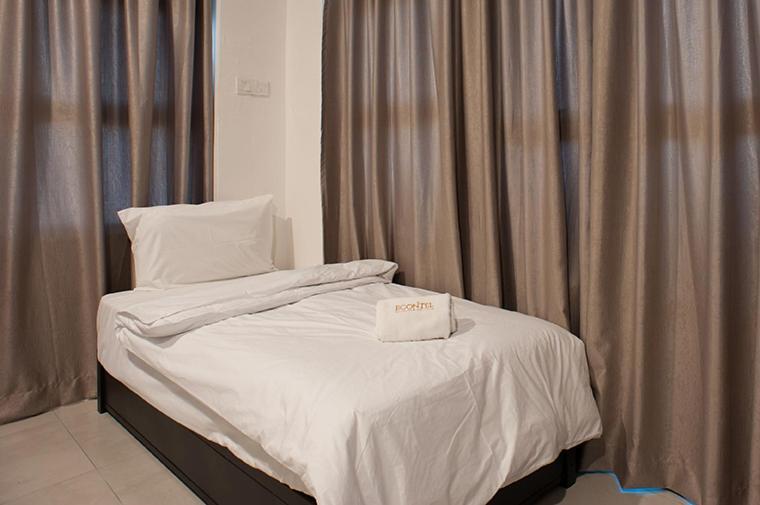 Econtel Queensbay Sungai Dua Bukit Exterior foto